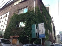 <위크엔드>시간도 비켜간 그 곳…대학로에 지금도 남아있는 60~70년대 추억들