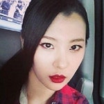 선미 흑발 셀카 공개…“보름달 같은 얼굴+앵두 입술”