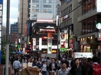 ‘양극화’의 땅, 강남역