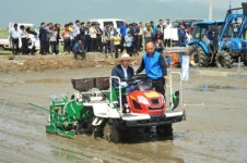 농협, 농가경영비 절감 위한 벼 직파 시연회 개최