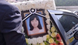 [세월호 침몰] ‘살신성인’ 단원고 故 전수영 교사 눈물의 발인