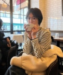 송혜교, 숏컷 변신 세젤예..안경도 잘 어울리네