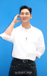 [포토]백호, 볼하트 재밌어