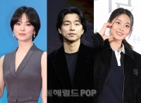 [팝업]송혜교X공유X설현, 술자리 포착..‘천천히 강렬하게’ 친목 도모