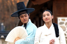 춘향은 몽룡 대신 변학도를 택할지 모른다 - 쾌걸춘향 자매작가 인터뷰