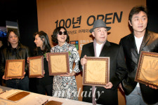 `단성사 100년  3일 오픈! ; 허준호 등 2세스타 총출동