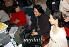 [포토]촬영분 확인하는 박찬욱 이영애(친절한 금자씨)