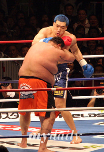 최홍만 vs 아케보노 '제대로 붙어보자'