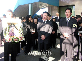 한진희, '정애란 12일 발인, 하늘에서도 행복하시길'