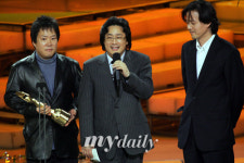 ‘친절한금자씨’, 최우수작품상 수상 (청룡영화상)