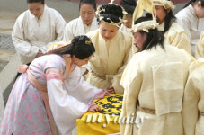 [MD포토] 우영공주 허영란, 아버지의 죽음에 오열