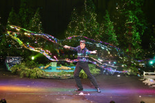 거대 비누방울의 환상…팬 양의 버블쇼