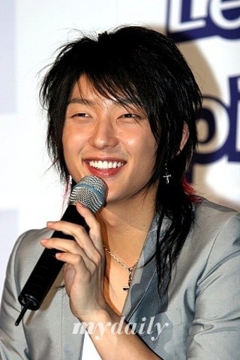 이준기, '팬미팅 때 부른 노래 모바일로 전격 공개'