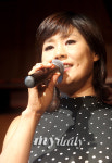 [MD포토] 나이를 잊은 신효범 '살인 보조개 여전하네'