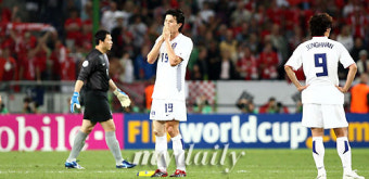 독일월드컵은 퇴장월드컵?…수비축구에 오심논란 확대