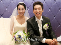 [MD포토] 탤런트 박형재 "신부와 미소가 닮았죠?"