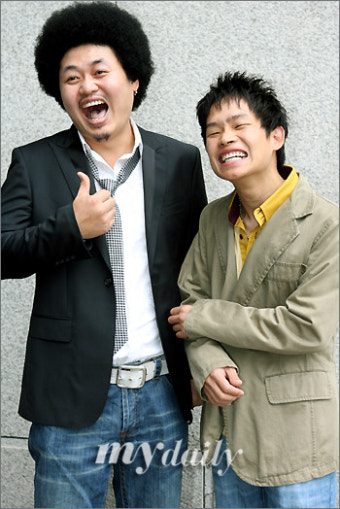 [MD포토] 윤택-김형인, 개그맨 홍인규 결혼에 함박웃음
