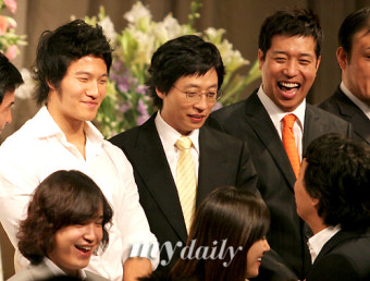 [MD포토] 유재석 김종국 강병규 '우리 함께 환하게 웃어 보아요'