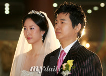 개그맨 박성호, '11세 연하' 신부와 화촉