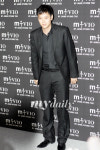 [MD포토] 강동원, 블랙정장으로 멋 좀 냈어요