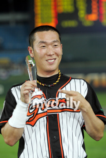 동군, 올스타전 4연승 질주…정수근, 2번째 MVP