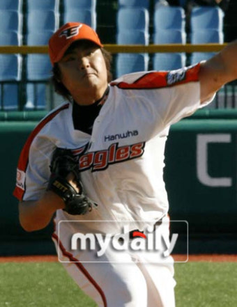 '류현진, 11승 역투' 한화, 승률 1리차 3위 복귀