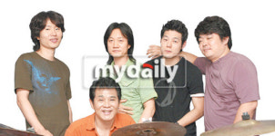 최장수 밴드 사랑과 평화, 4년만에 새앨범