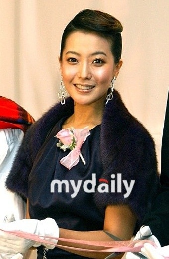 김희선, 락산그룹 차남 박주영씨와 철통보안 속 약혼!