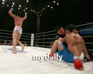 [MD포토] 냉엄한 격투기 링 승자와 패자의 명암