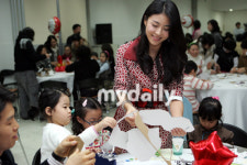 [MD포토]하지원, 오늘은 내가 가족소망상자 만들기 조교