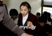 [MD포토] 소희 교복입고 졸업식 참석