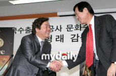 [MD포토] 심형래 조환익 대표님, 감사합니다