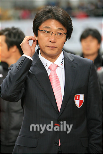 황선홍 감독 
