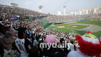 프로야구, 11년만에 최소경기 100만 관중 돌파