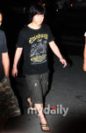 [MD포토] 윤도현 '장훈이형 괜찮은지 병문안 왔어요'