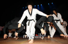 [MD포토] 태권도가 비보이 들어올렸다 !…넌버벌 퍼포먼스 패밀리