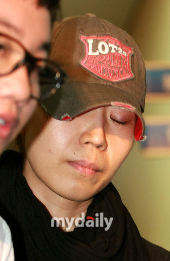 [MD포토] 눈 감은 정선희 '모든 사실은 경찰에 밝혀'