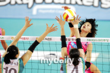 김연경 2000득점 대기록 흥국생명, 풀세트 끝 역전승