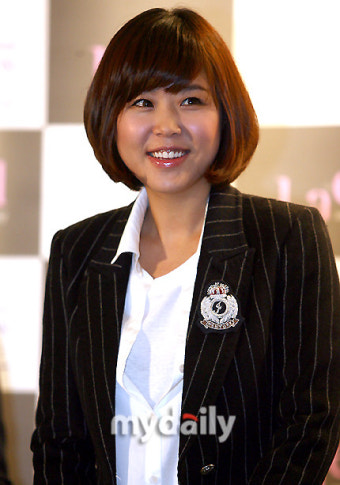[MD포토] 신지 '환하게 웃으며 이세준 결혼 축하'