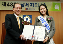[MD포토] 손예진 세무서 민원 열심히 할게요