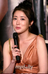 [MD포토] 최정원 '스타화보와 영화 같이 찍었어요'