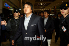 [MD포토] 김태균을 보호하라