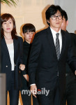 [MD포토] 김주혁-김지수-문근영 '함께 故 여운계 빈소 조문'