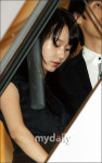 [MD포토] 이정현, 선생님 영정 보니 슬퍼요 (故여운계 빈소)