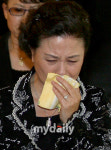 [MD포토] 탤런트 서우림, '눈물이 앞을 가리네'…故 여운계 발인