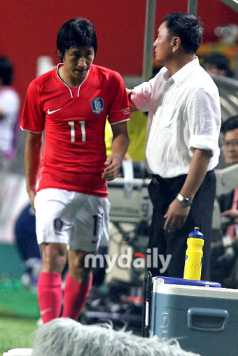 [MD포토] 허정무 감독 '(이)근호야, 수고했다'