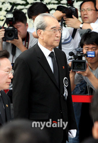[MD포토] 김기남 노동당 비서, '북한 조문단장 입니다'
