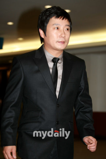 [MD포토] 이수근 '편히 잠드세요 배삼룡 선배님'