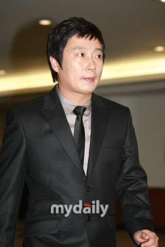 [MD포토] 이수근 '故 배삼룡 선배님 명복을 빌어요'