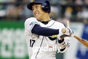 '임재철 동점타' 두산, 시범경기서 LG에 9-8 역전승